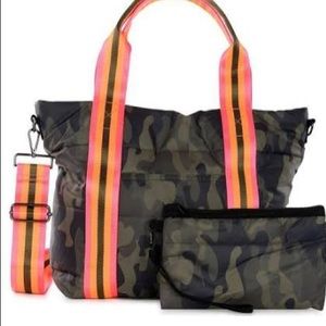 Haute Shore Jaime Catch puffer crossbody w/ pouch